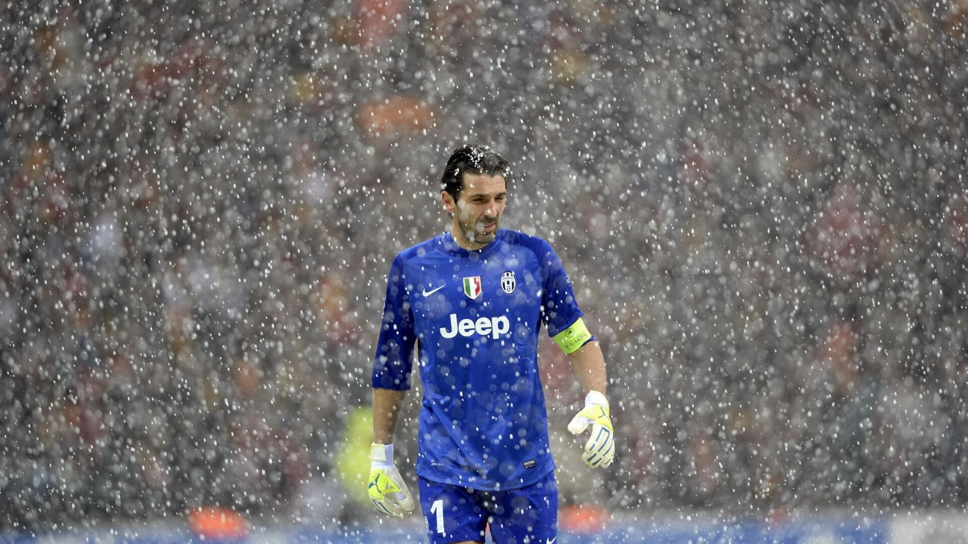 阿扎伦卡与40激战老鹰分钟，表现优异胜负难料！，德罗巴焦点对战观众掌声雷动