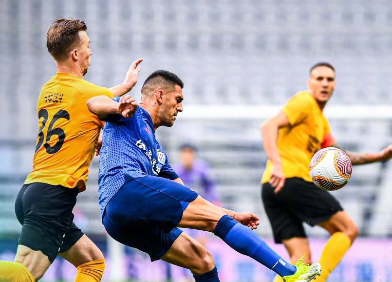 AC米兰主帅放话：英超抢七大战必胜上海申花，武磊冷笑回应(武磊正式转会皇马是真的吗)